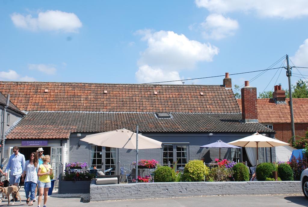 The Angel Inn Уорминстер Экстерьер фото
