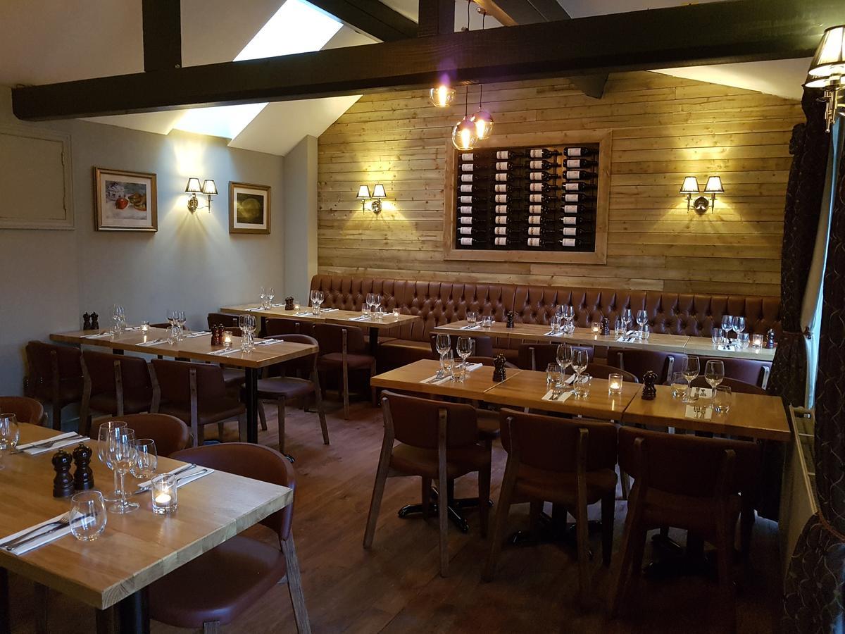 The Angel Inn Уорминстер Экстерьер фото