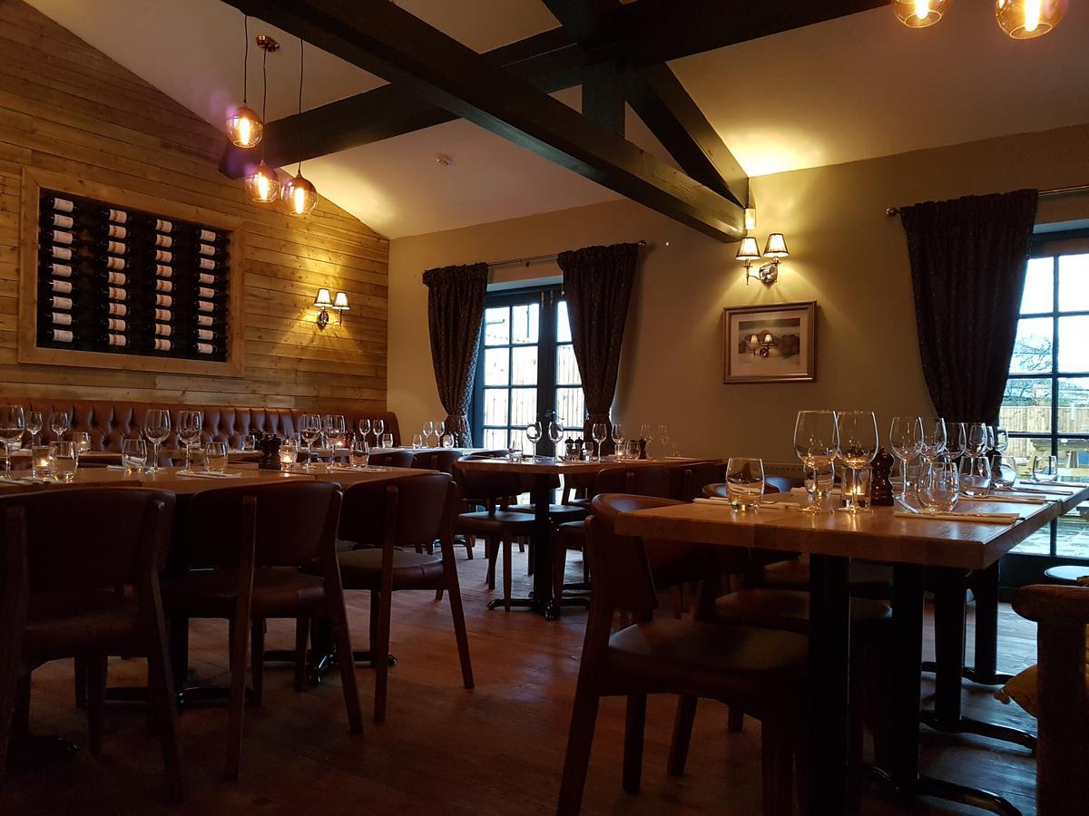 The Angel Inn Уорминстер Экстерьер фото